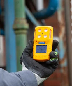 detector Multigas 4-en-1 certificado en mano