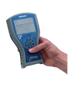 Medidor de Calidad del Agua Multiparámetro ODEON de AQUALABO en mano